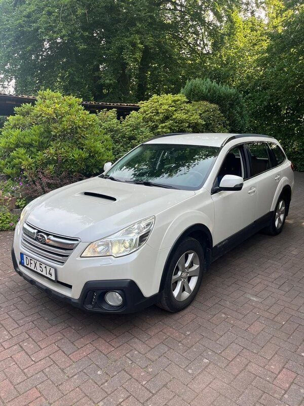 Vit Begagnad 2014 Subaru Outback SUV | 60 000 kr (Marknadspris) - Bild 1/4