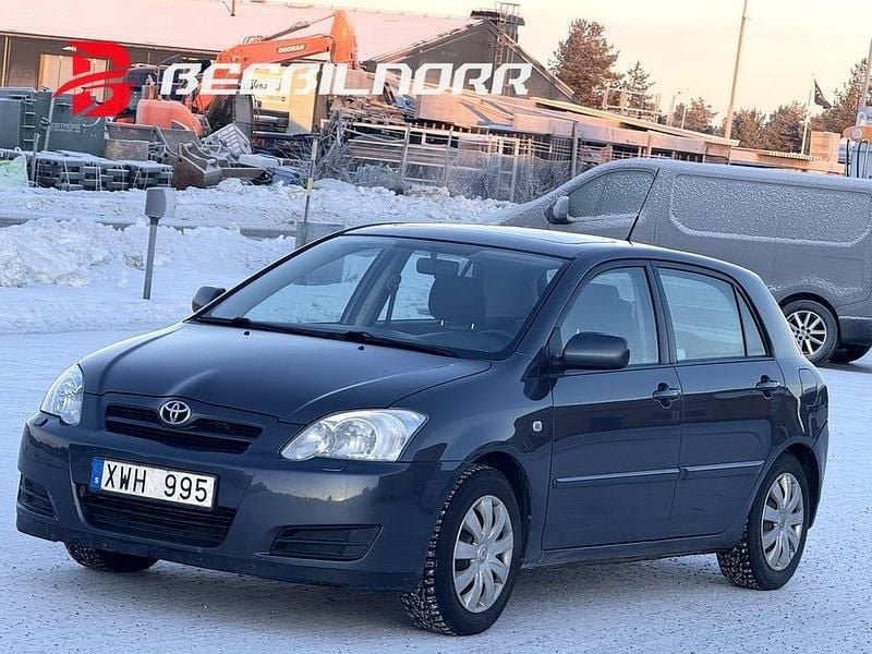 Grå Begagnad 2006 Toyota Corolla Halvkombi | 46 950 kr (Lite dyr) - Bild 1/3