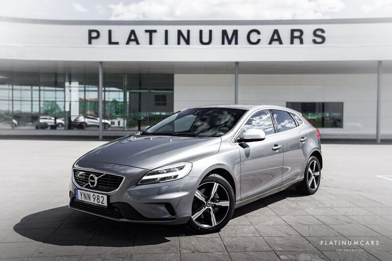 Grå (osium grå) Begagnad 2018 Volvo V40 Business Edition Kombi | 229 000 kr (Dyr) - Bild 1/4