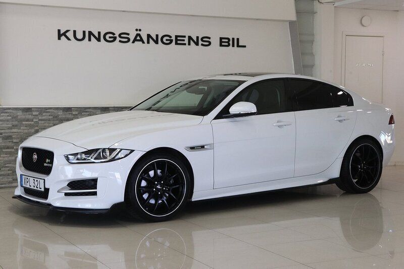 Vit Begagnad 2016 Jaguar XE R-Sport Sedan | 189 900 kr (Marknadspris) - Bild 1/4