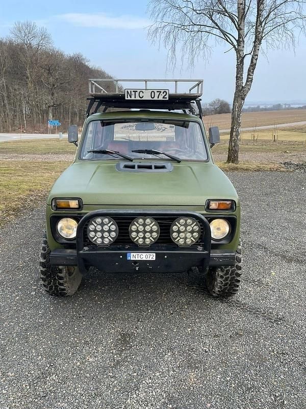 Begagnad Lada niva 78 HK (57 kW) 1988 Krokodilgrön SUV