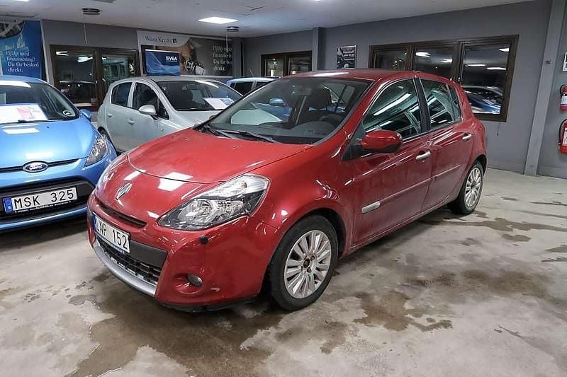 Röd Begagnad 2010 Renault Clio R.S. Halvkombi | 69 900 kr (Marknadspris) - Bild 1/4