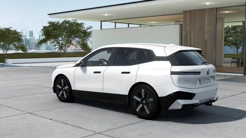 Begagnad BMW iX Comfort Edition 385 kW (524 HK) 2023 Vit SUV