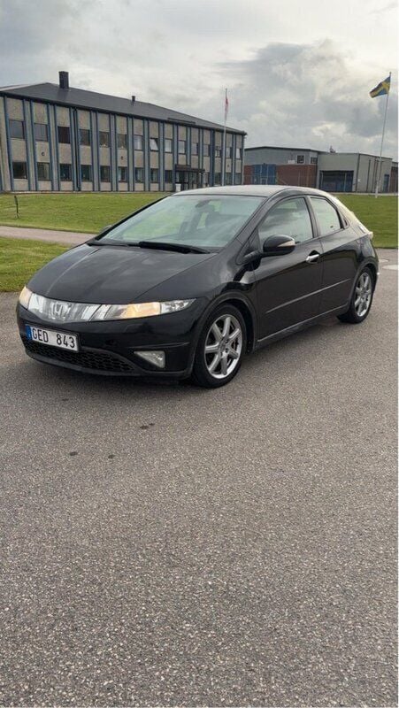 Svart Begagnad 2007 Honda Civic Sport Halvkombi | 25 000 kr (Marknadspris) - Bild 1/4