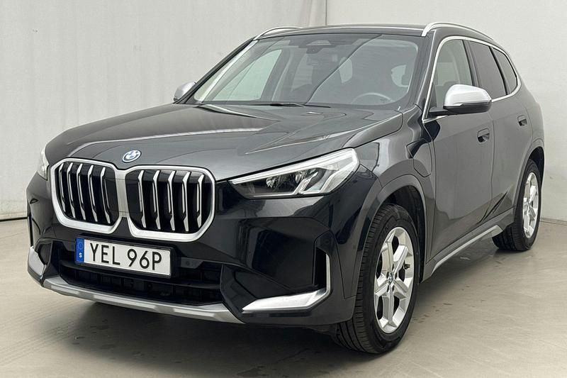Svart Begagnad 2023 BMW X1 Luxury Line SUV | 433 000 kr - Bild 1/4