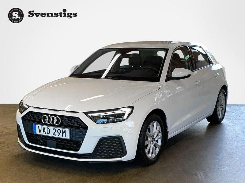 Cortinavit Begagnad 2022 Audi A1 Sportback Proline Halvkombi | 208 900 kr (Marknadspris) - Bild 1/4