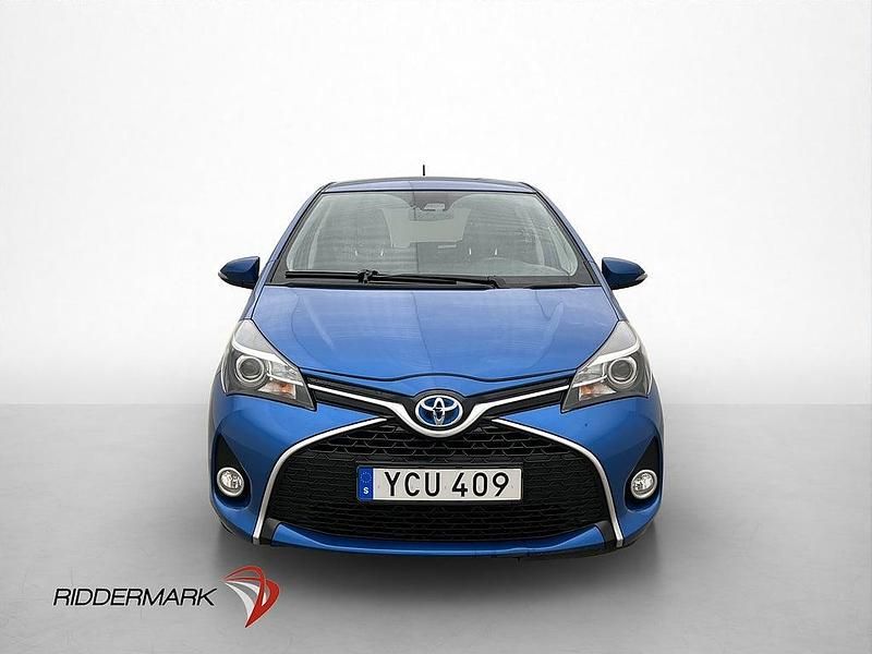 Begagnad Toyota Yaris Hybrid Style 101 HK (74 kW) 2015 Blå Halvkombi