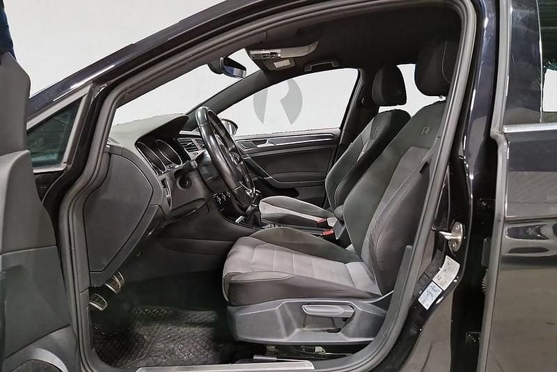 Begagnad VW Golf VII R-line 150 HK (110 kW) 2016 Svart Kombi