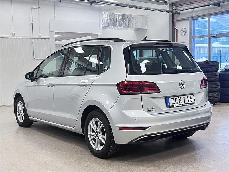 Begagnad VW Golf VII 110 HK (80 kW) 2017 Silver Halvkombi