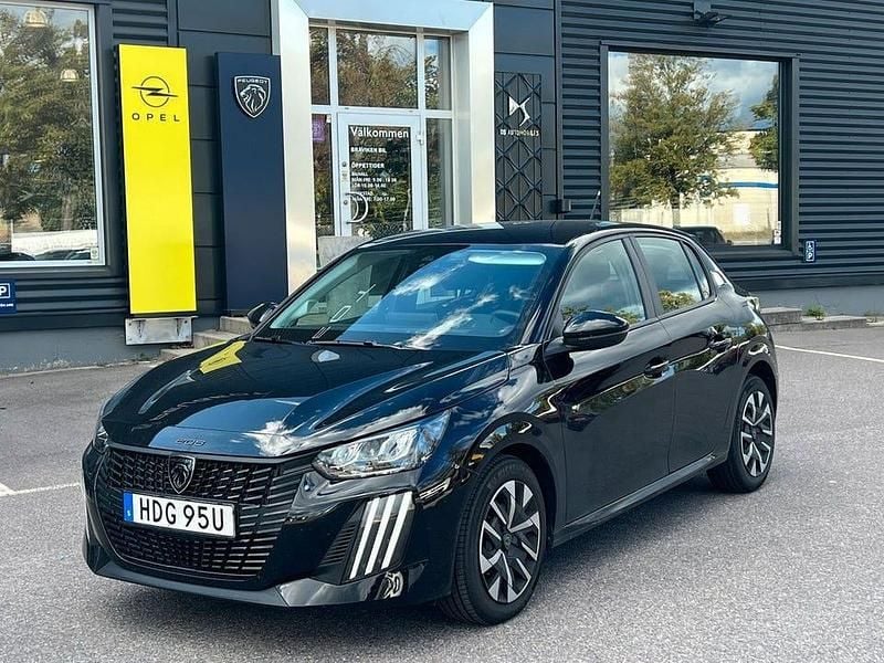Svart Begagnad 2024 Peugeot 208 Active Halvkombi | 189 900 kr (Marknadspris) - Bild 1/1