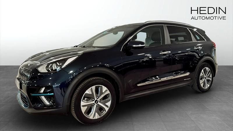Blå (blue) Begagnad 2022 Kia e-Niro Advance SUV | 269 900 kr (Marknadspris) - Bild 1/4