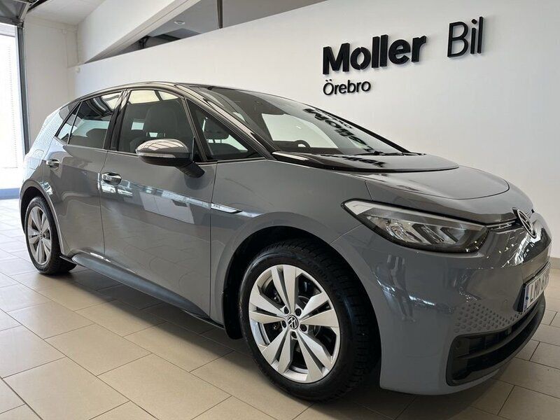 Grå (moonstone grey black) Begagnad 2022 VW ID.3 Pro Performance Halvkombi | 269 500 kr (Marknadspris) - Bild 1/3
