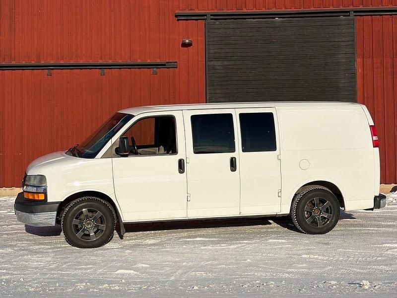 Begagnad Chevrolet Express 290 HK (213 kW) 2004 Vit