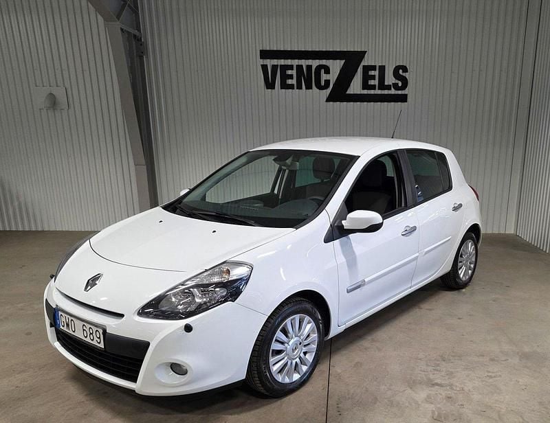 Vit Begagnad 2009 Renault Clio R.S. Halvkombi | 49 000 kr (Lite dyr) - Bild 1/4