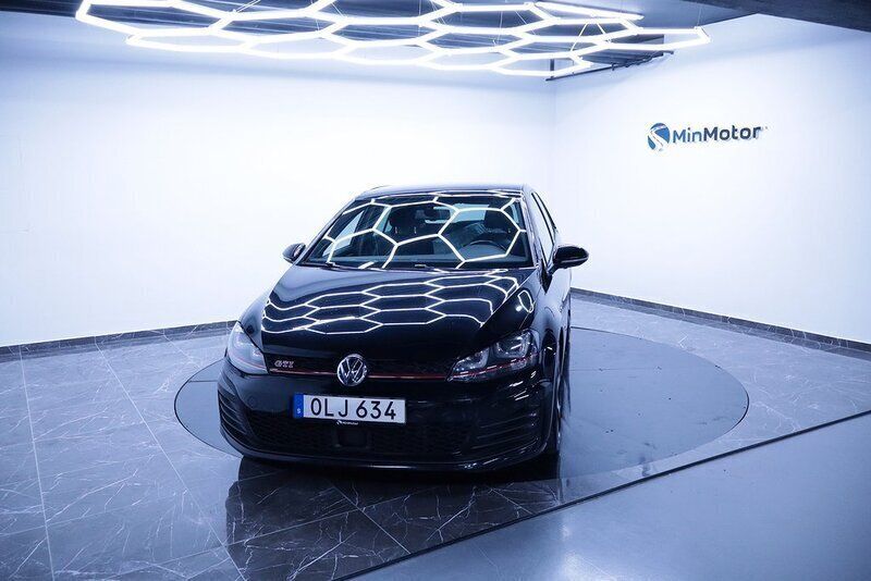 Svart Begagnad 2015 VW Golf VII GTI Halvkombi | 209 900 kr (Lite dyr) - Bild 1/4