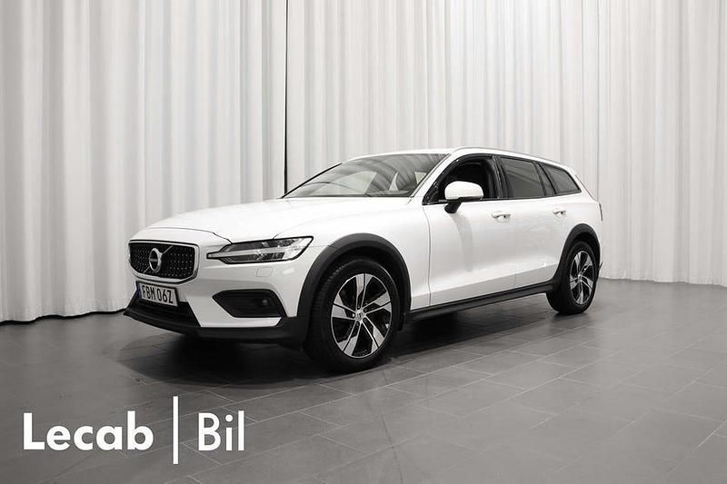 Vit Begagnad 2020 Volvo V60 CC Kombi | 305 500 kr (Marknadspris) - Bild 1/4