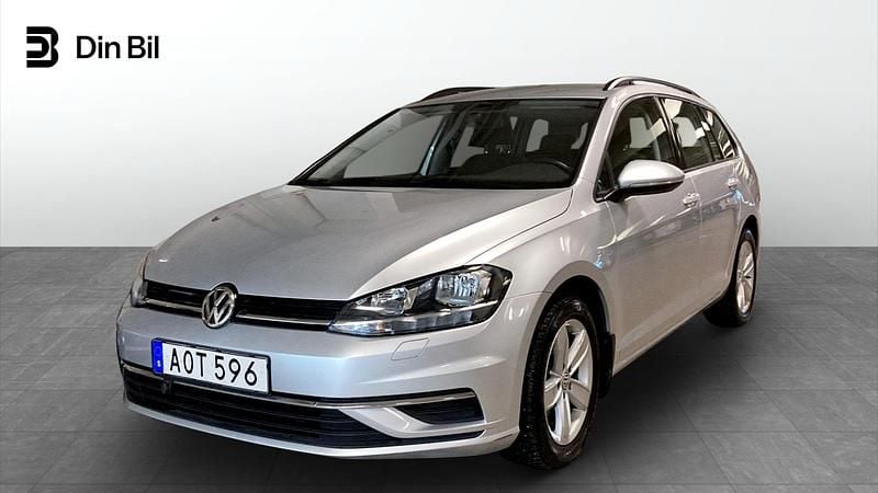 Reflex silver metallic Begagnad 2018 VW Golf VII Kombi | 144 900 kr (Marknadspris) - Bild 1/4