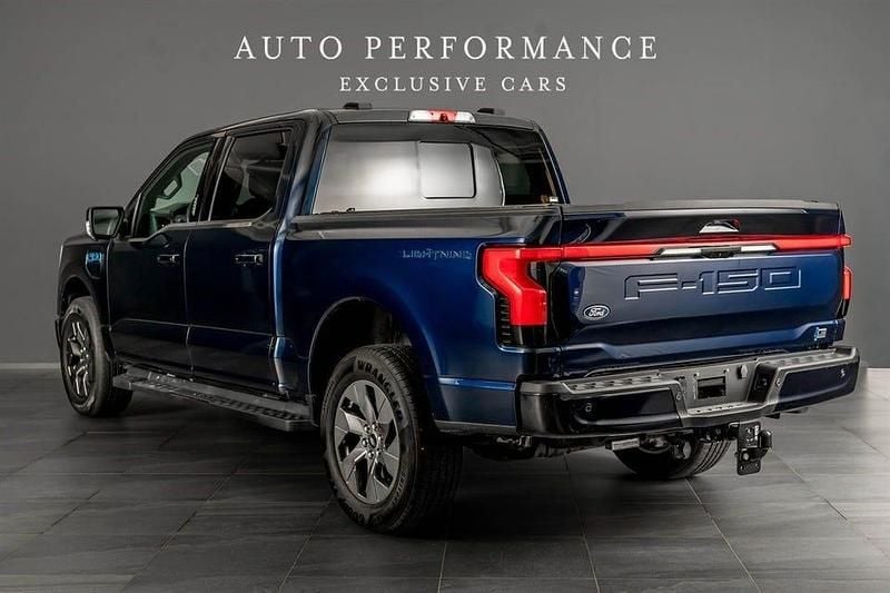 Begagnad Ford F-150 Extended Range 155 kW (211 HK) 2024 Grå (mörkblå) Pickup