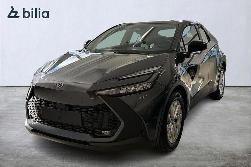 Grå Ny 2025 Toyota C-HR Active SUV | 309 900 kr (Superpris) - Bild 1/4