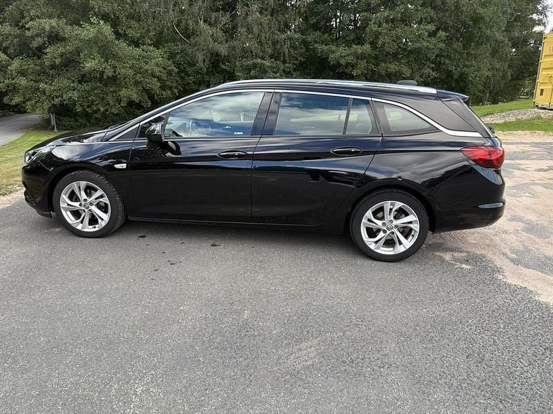 Svart Begagnad 2017 Opel Astra Dynamic Kombi | 110 000 kr (Marknadspris) - Bild 1/4