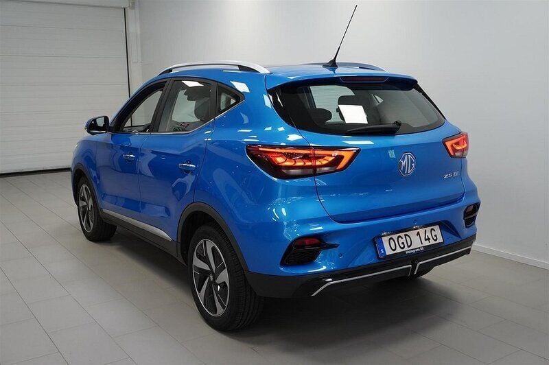 Begagnad MG ZS Luxury 115 kW (157 HK) 2021 Blå/lila Sedan