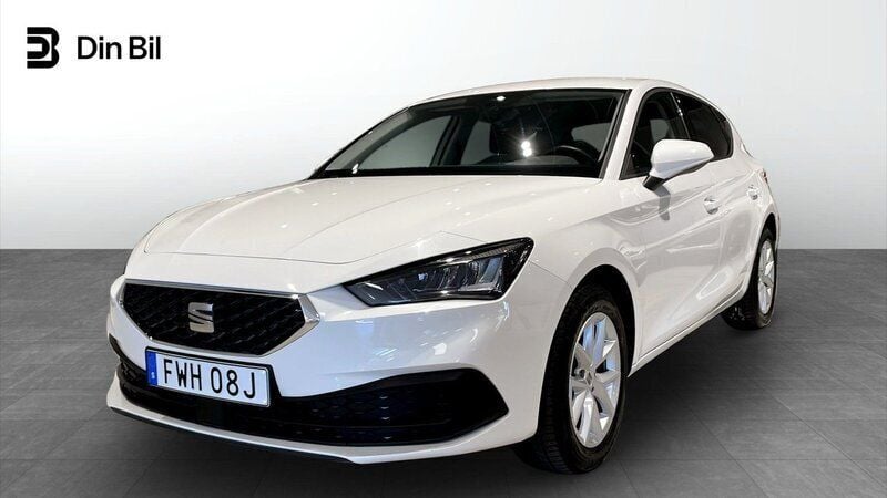 Vit Begagnad 2023 Seat Leon Style Kombi | 214 900 kr (Marknadspris) - Bild 1/4