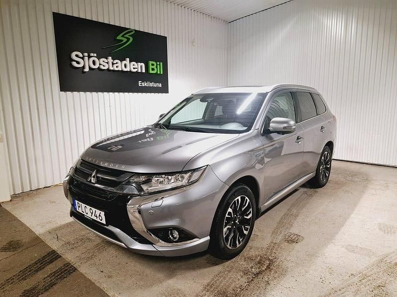 Begagnad Mitsubishi Outlander 203 HK (149 kW) 2017 Grå SUV