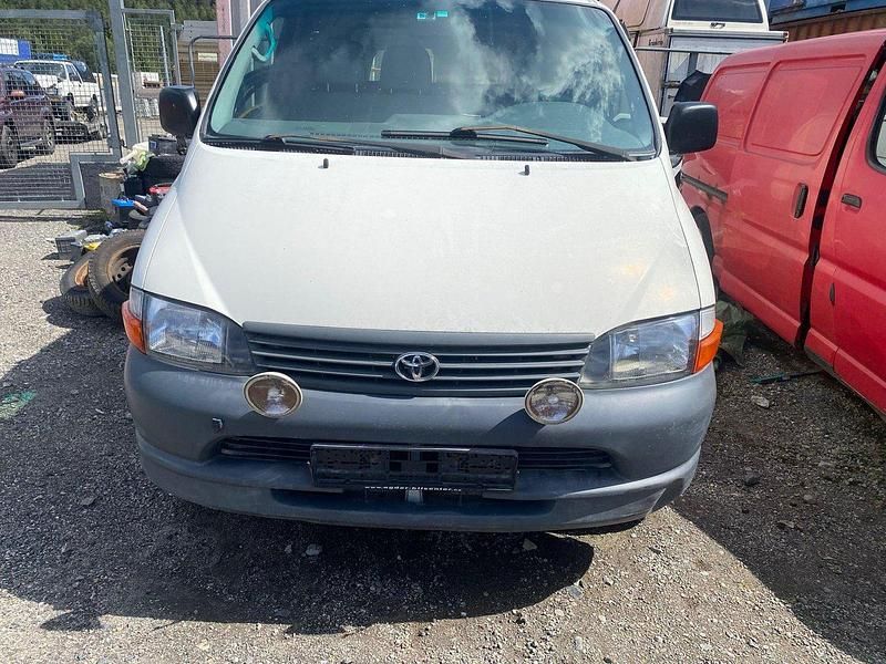 Begagnad 2005 Toyota HiAce Minibuss | 26 000 kr - Bild 1/4