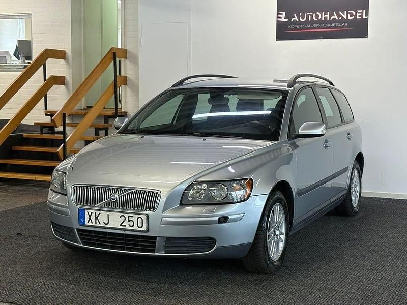 Silver Begagnad 2006 Volvo V50 Kombi | 32 900 kr (Marknadspris) - Bild 1/4