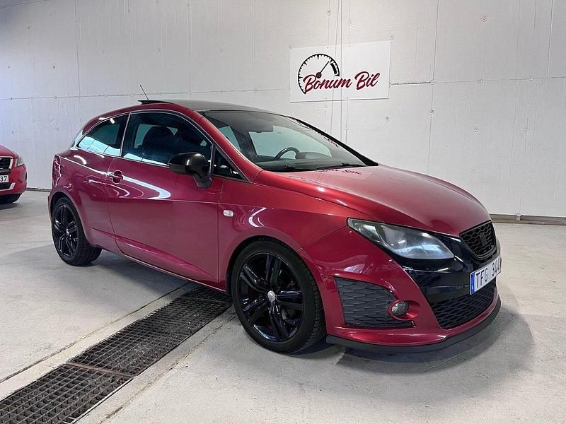 Mörkröd Begagnad 2010 Cupra Ibiza Halvkombi | 72 000 kr - Bild 1/4