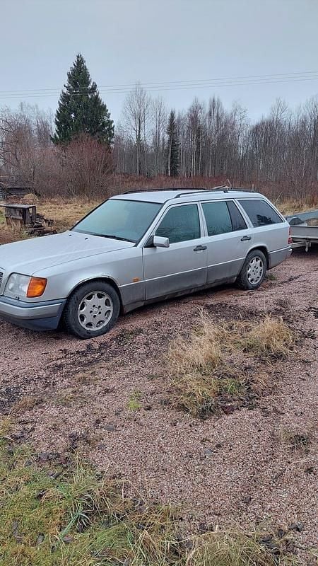 Begagnad 1994 Mercedes E220 Kombi | 49 000 kr - Bild 1/4