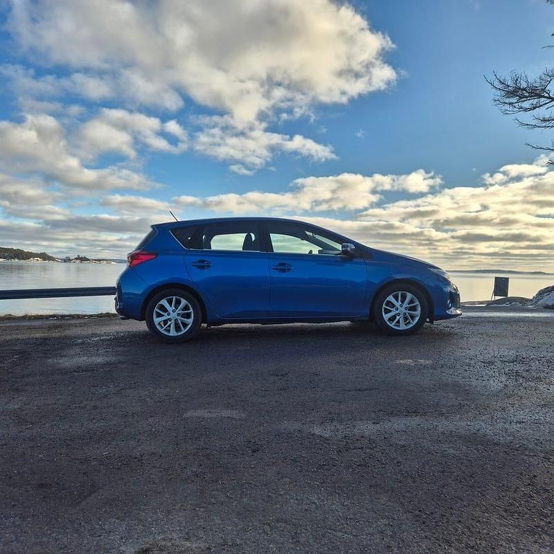 Begagnad Toyota Auris 124 HK (91 kW) 2013