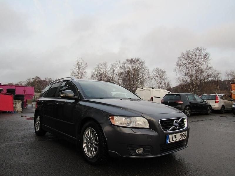 Begagnad Volvo V50 Momentum 116 HK (85 kW) 2011 Grå Kombi