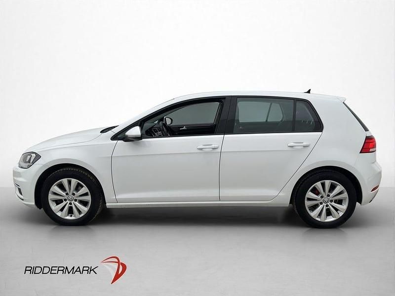 Begagnad VW Golf VII 110 HK (80 kW) 2018 Vit Halvkombi