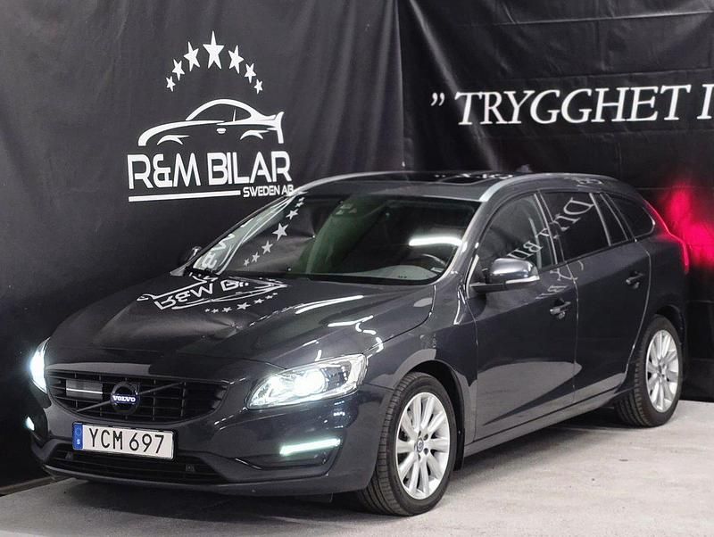 Grå Begagnad 2016 Volvo V60 Summum Kombi | 154 800 kr (Marknadspris) - Bild 1/4