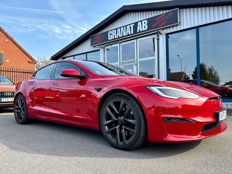 Röd Begagnad 2023 Tesla Model S Plaid Sedan | 1 059 000 kr - Bild 1/4