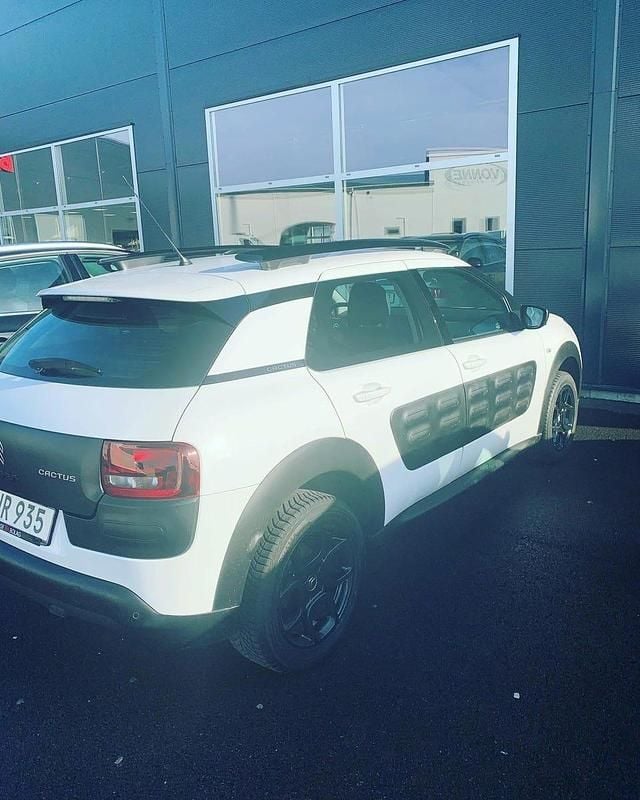 Begagnad 2016 Citroën C4 Cactus PureTech Halvkombi | 77 000 kr (Bra pris) - Bild 1/4