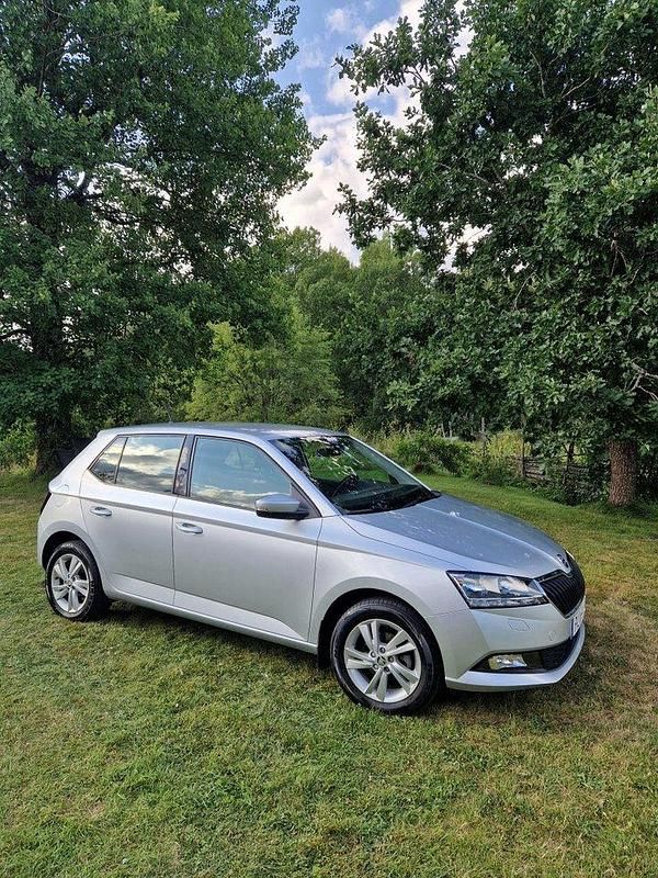 Silver Begagnad 2019 Skoda Fabia Style Halvkombi | 121 500 kr (Marknadspris) - Bild 1/1