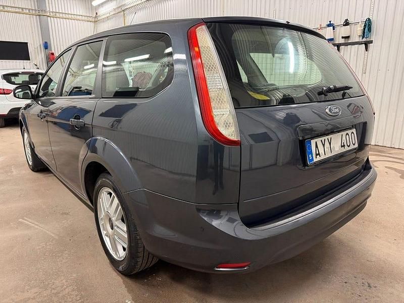Begagnad Ford Focus 126 HK (92 kW) 2008 Grå Kombi