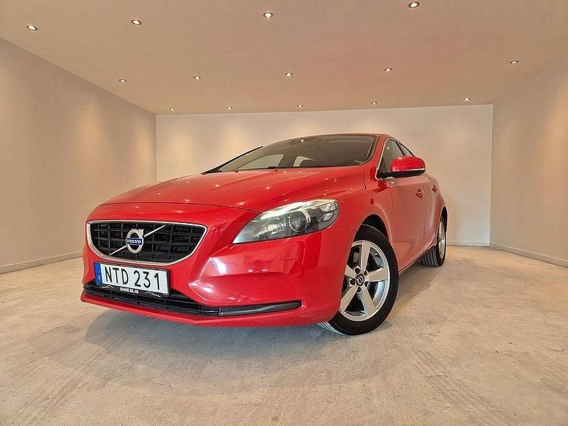 Röd Begagnad 2015 Volvo V40 Momentum Kombi | 109 900 kr (Bra pris) - Bild 1/4