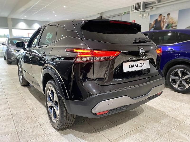 Begagnad Nissan Qashqai N-Connecta 158 HK (116 kW) 2023 Svart metallic SUV