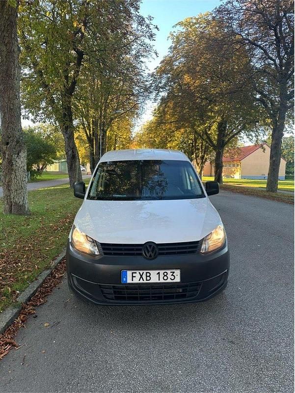 Vit Begagnad 2015 VW Caddy Minibuss | 69 900 kr (Bra pris) - Bild 1/4