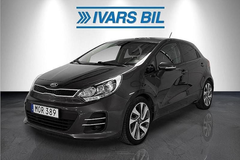 Grå Begagnad 2015 Kia Rio Sedan | 114 900 kr (Dyr) - Bild 1/4