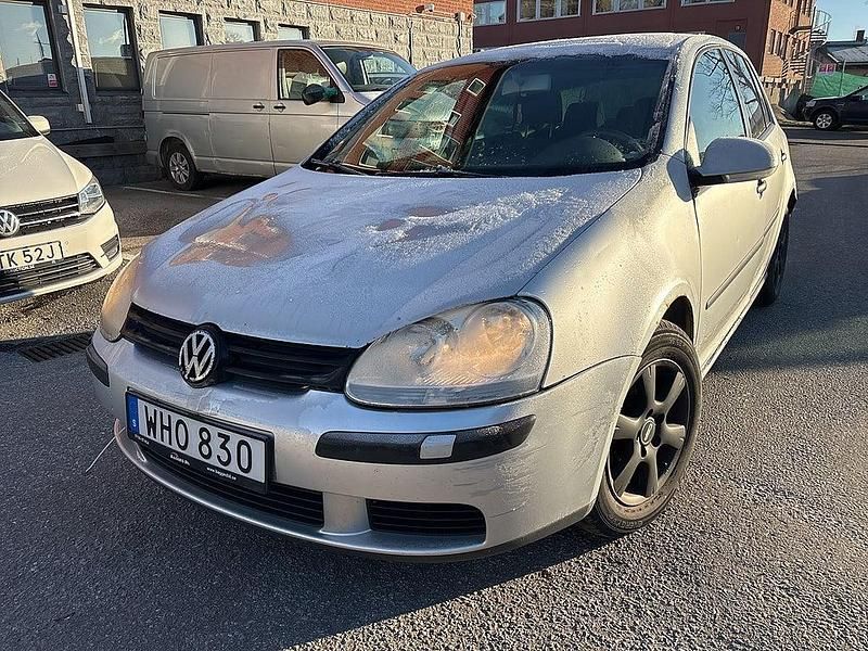 Silver Begagnad 2004 VW Golf IV Trendline Halvkombi | 10 500 kr (Marknadspris) - Bild 1/4