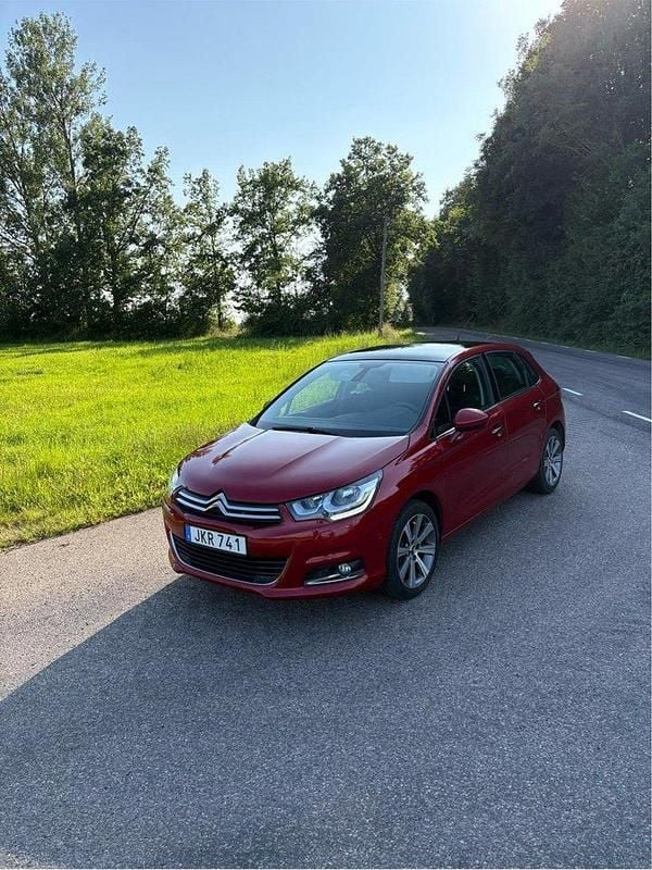 Röd Begagnad 2015 Citroën C4 Halvkombi | 66 000 kr (Bra pris) - Bild 1/4