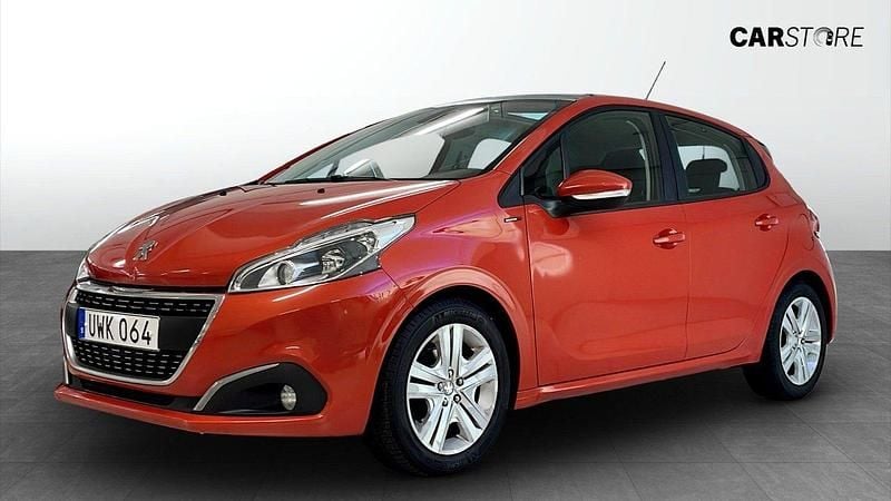 Röd Begagnad 2018 Peugeot 208 Halvkombi | 89 900 kr (Marknadspris) - Bild 1/4