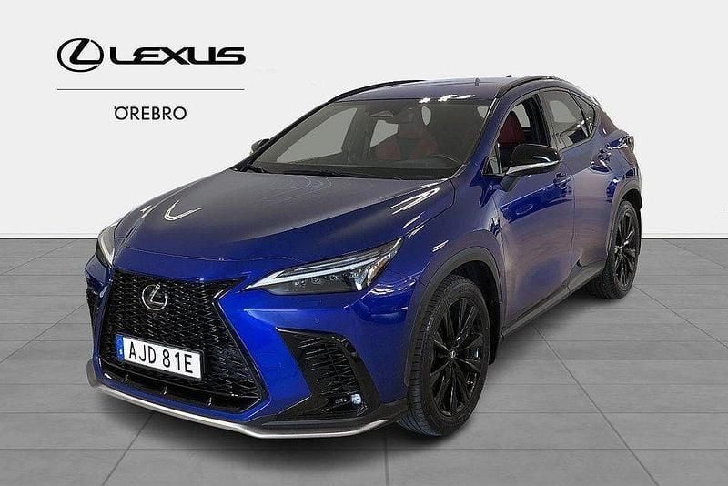 Blå Begagnad 2022 Lexus NX450h+ Sport Line SUV | 549 900 kr (Marknadspris) - Bild 1/4