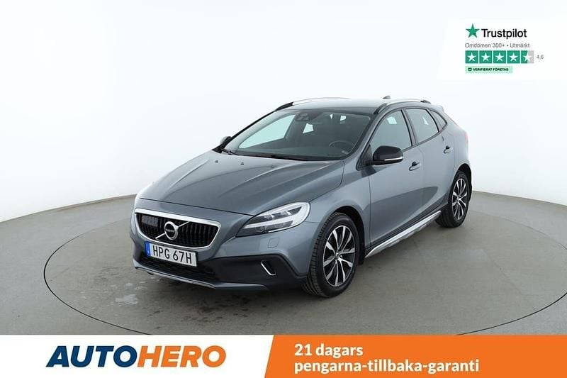 Grå Begagnad 2019 Volvo V40 CC Kombi | 201 000 kr (Marknadspris) - Bild 1/4