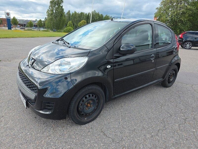 Svart Begagnad 2011 Peugeot 107 Halvkombi | 44 900 kr (Marknadspris) - Bild 1/4