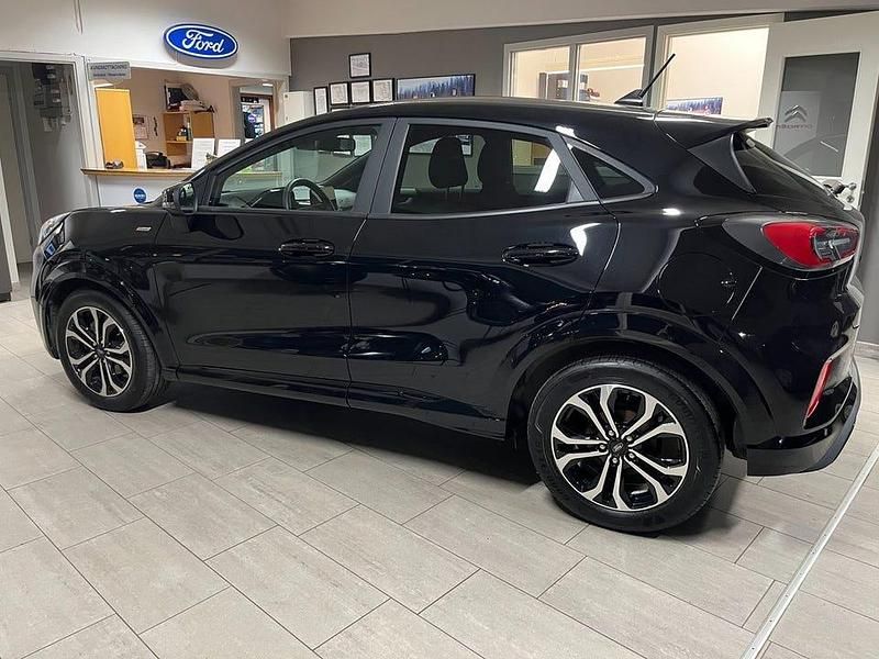 Svart Begagnad 2022 Ford Puma ST-Line SUV | 205 000 kr (Marknadspris) - Bild 1/4